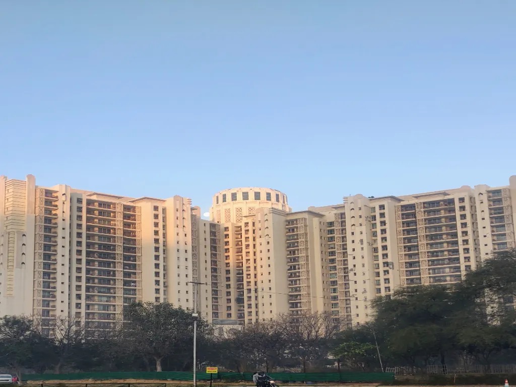 dlf-the-summit-sector-54-gurgaon-2